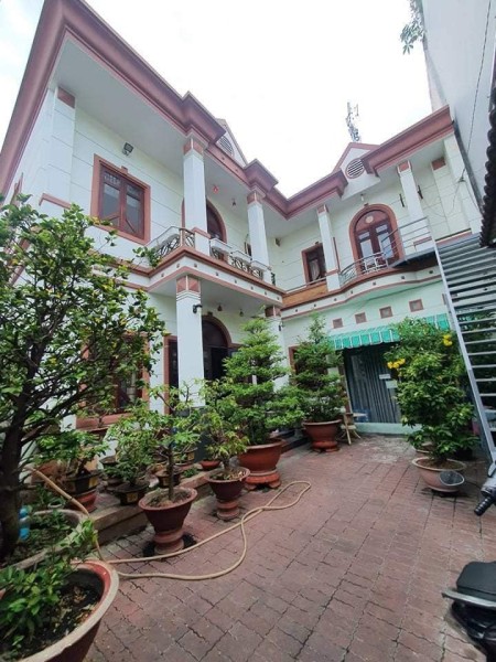 Bán nhà biệt thự sân vườn, hẻm 60 Lâm Văn Bền, quận 7, DT 332m²