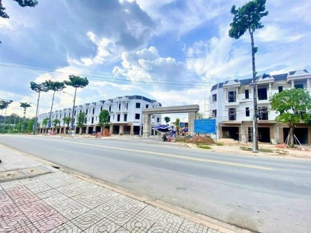 Chính chủ cần bán 2 căn nhà ngay công an phương uyên hưng, trung tâm hành chính Tân Uyên