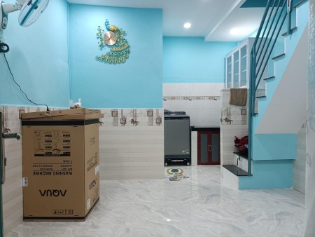 Qua mỹ định cư, cần bán gấp nhà hẻm 2 / sát khu ẩm thực nhà thờ xóm chiếu Quận 4