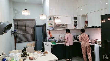 Bán nhà hẻm ô tô tránh Nguyễn Hữu Tiến 4 tầng giá chỉ 7,1 tỷ đồng