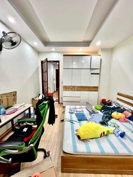Bán nhà Cổ Linh, Long Biên, 5 tầng x 2,85 tỷ ô tô qua nhà 2 mặt thoáng nhỏ tiền, LH 0772000088
