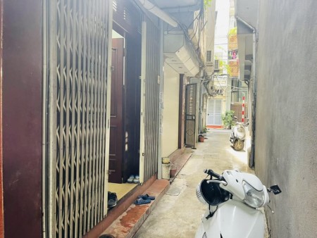 Bán nhà nhỉnh 3 tỷ nhà Đặng Thai Mai, khu Vip Tây Hồ, giá tốt