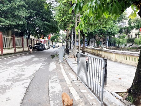 Bán gấp nhà mới xây 2019 khu dân trí cao Cầu Giấy giá 9 tỷ, dt 56m2, 5 tầng, 3,6m