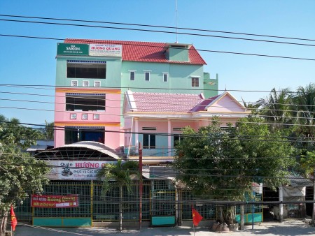 Cho thuê mặt bằng rộng trên 2000m2 ngay trung tâm huyện