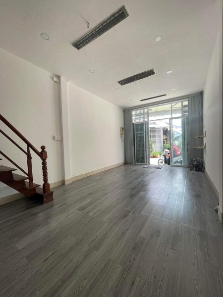 Nhà rộng rãi, đường Tân Hương xe hơi tránh nhau, giá chỉ 4.95 tỷ
