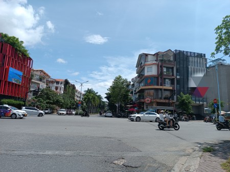 Cho thuê toà nhà ngã 4 Nguyễn Thị Thập khu an ninh, giá tốt