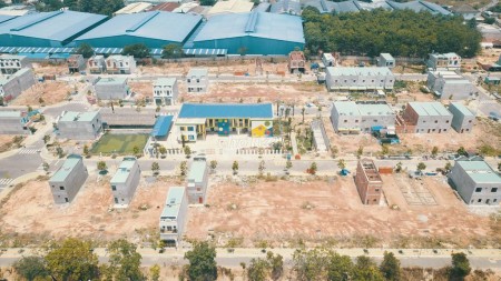 Đất Vsip2 giá rẻ ngay mặt tiền công viên giá tốt, khu dân cư đông đúc