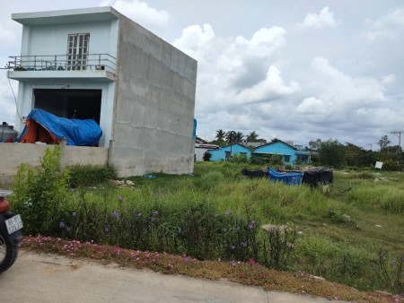 Đất mặt tiền chợ Hưng Long đường Đoàn Nguyễn Tuân, Bình Chánh