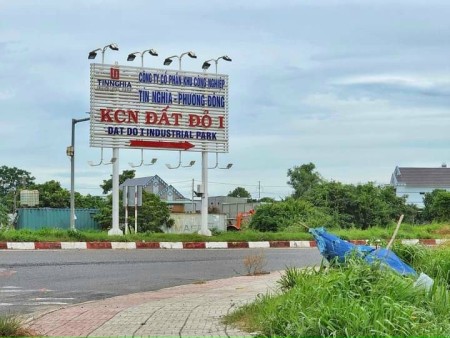 Bán gấp 2 lô đất sổ đỏ thổ cư, ngay sân bay Lộc An Hồ Tràm, cách KDL Hồ Tràm 2.5km. Giá cực rẻ
