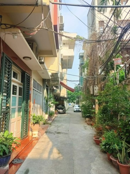 Vài bước ra hồ Hoàng Cầu phân lô ô tô 2 mặt thoáng dt 42m2 5 tầng hơn 8.2 tỷ lh 0369931147