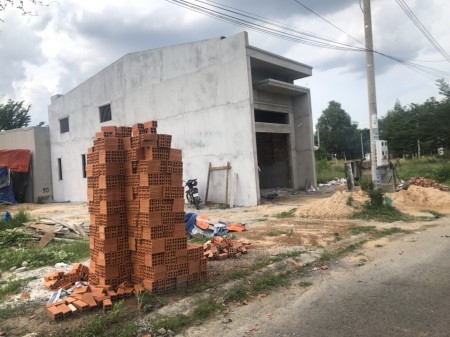 Về quê định cư bán 2 lô đất ở KCN - Bến Cát - Bình Dương, vị trí đẹp, tiện kinh doanh buôn bán