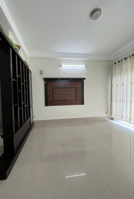 Nhà giá rẻ Cách Nạng Tháng 8, Quận 10, hẻm thông xe hơi, gần chợ trường học, công viên, bệnh viện