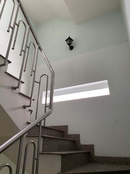 Cho thuê nhà nguyên căn 1 trệt, 2 lầu, sân thượng. 6x20m