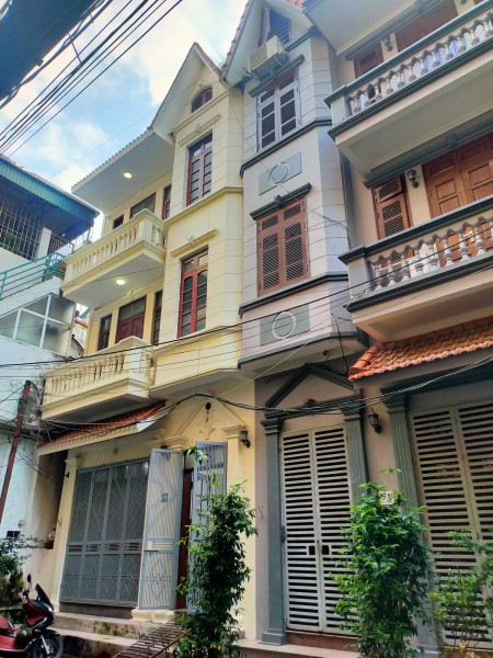 Tôi chính chủ bán nhà ngõ 210 Nghi Tam ngõ thông rộng DT 63m² x 4 tầng, MT 7m, miễn trung gian