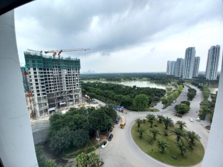 Chủ nhà gửi bán căn hộ 65m tòa A, Ecopark, giá 2ty180 bao phí. Lh 0964109408