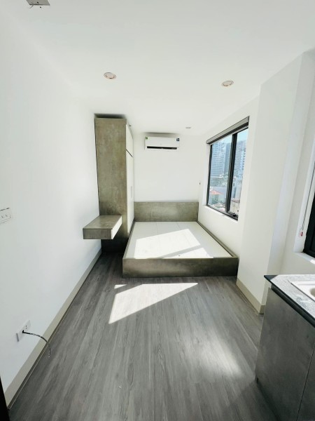 Dòng tiền. MP Quan Nhân, 9 tầng thang máy mới tinh, 94m2, MT 5,6m, dtsd 1,7 tỷ