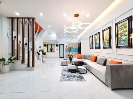 Bán nhà đẹp phố Trương Định, ngõ thông, bãi gửi oto cách 20m, DT 36m² x 5 tầng, giá 4,3 tỷ