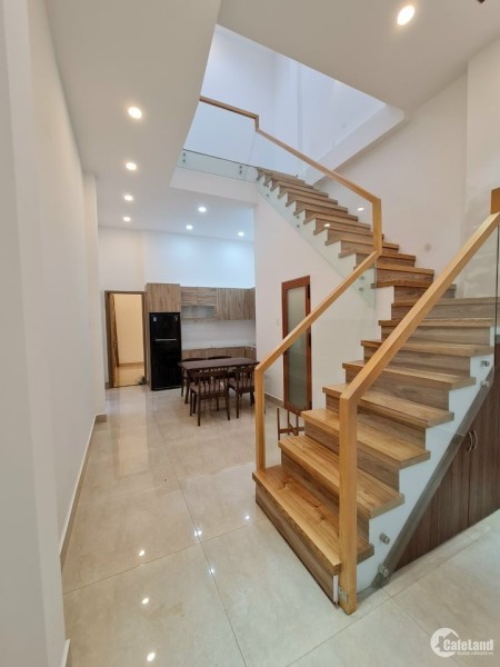 Bán nhà Mễ Trì đẹp mê ly DT 45m², giá chỉ 4,2 tỷ đồng full nội thất, dân trí cao