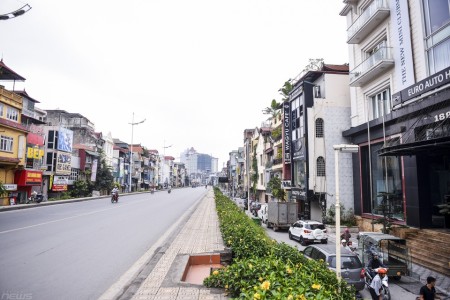 Bán nhà mặt phố Nghi Tàm, DT 156m², MT 5m, giá 26,5 tỷ đồng