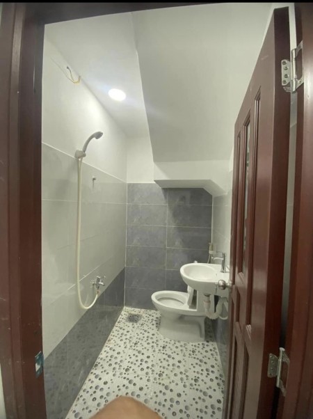 Bán nhà đẹp Quận 12, DTSD 27m² giá bán nhanh 1,26 tỷ đồng, sổ hồng riêng