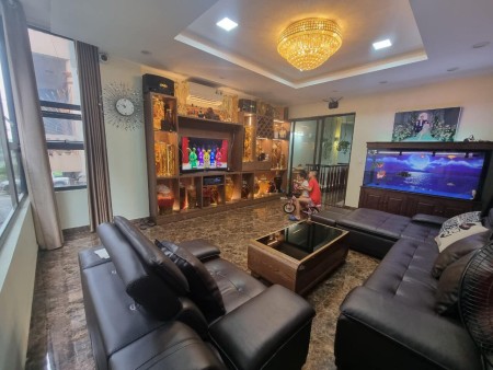 Bán nhà Thịnh Quang, oto đỗ cửa, ngõ thông, Dt 40m, giá chỉ 5 tỷ.