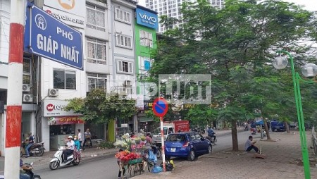 Bán toà nhà mặt phố Giáp Nhất, DT 90m² x 9 tầng, MT 5,8m, dòng tiền 1,8 tỷ/năm