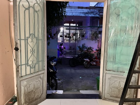 Cho thuê nhà trọ WC trong nhà gác lửng, tầng trệt, ngay chợ Hồ Ngọc Lãm
