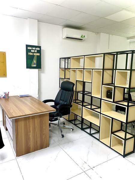 BÉ 18 TUỔI CHO THUÊ VĂN PHÒNG MẶT TIỀN ĐƯỜNG QUẬN 2 XỊN XÒ