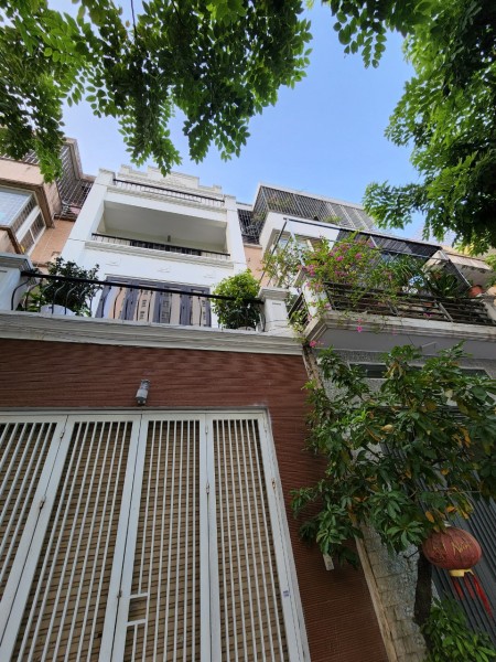 Cho thuê nhà mặt đường Nguyễn Văn Lộc, căn góc. Diện tích 104m x 4T, giá thuê 40tr.