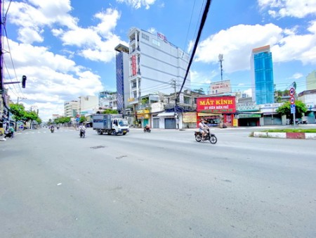 Bán nhà cũ trệt lửng mặt tiền kim cương Huỳnh Tấn Phát, phường Tân Thuận Tây, quận 7