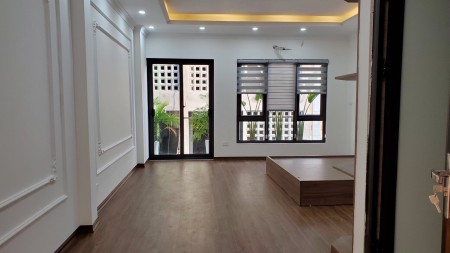 Bán nhà tặng kèm nội thất Láng Hạ, thang máy ô tô 7 chỗ vào nhà DT 50m² x 6 tầng, MT 5m, giá 11,5 tỷ