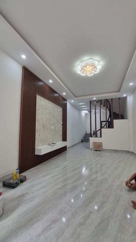 Bán nhà đường Định Công Thượng Hoàng Mai, 40m² x 5 tầng, giá 4.2 tỷ o to đỗ cửa