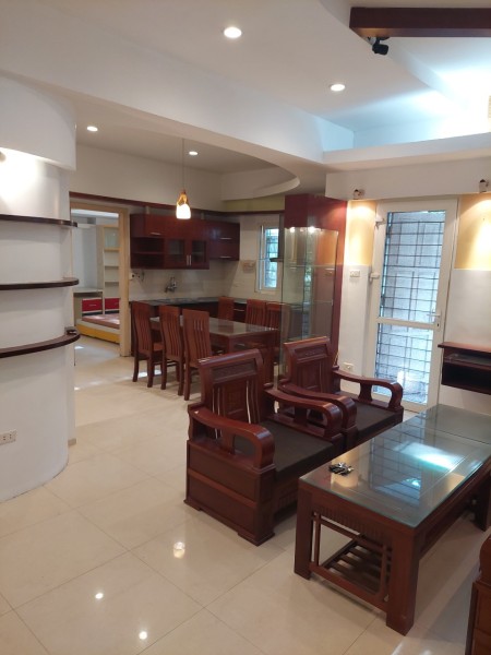 Chính chủ cần bán căn hộ chung cư 70m2, 2PN, 1 phòng khách, 2WC, vị trí tầng 2