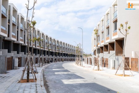 Nhà phố thương mại mt Võ Nguyên Giáp, Mũi Né, sổ hồng riêng hơn 100m2, giá chỉ từ 2.5 tỷ