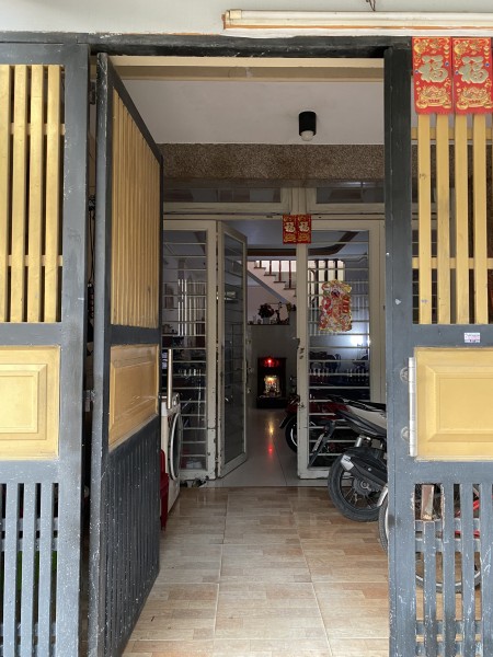 Cực hiếm nhà mặt phố tôi chính chủ cần bán gấp căn nhà sổ hồng riêng