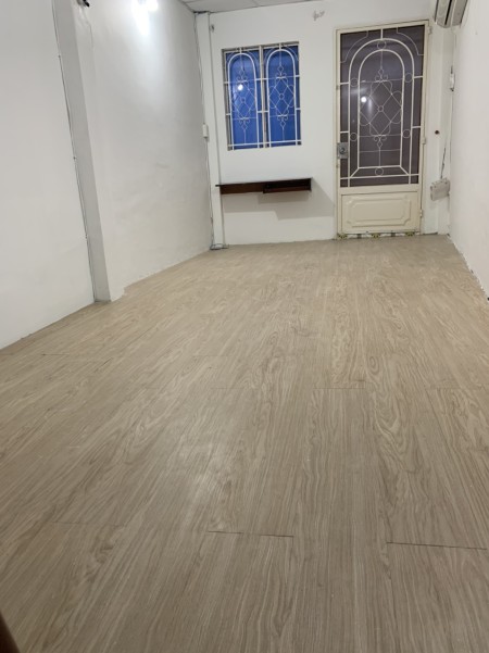 Bán nhà liền kề Quận 1, 3 phòng ngủ, giá tốt, khu an ninh yên tĩnh
