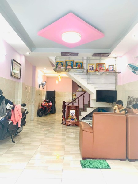 Bán nhà 3 tầng xe hơi đỗ cửa, cạnh Aeon Mall cổng B giá chỉ 5,4 tỷ đồng