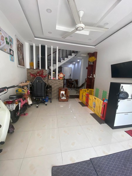 Bán nhà hẻm ô tô rộng thoáng, gần chung cư Celadon giá chỉ 4,95 tỷ đồng