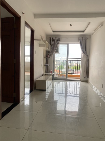 Cho thuê căn hộ 8X Plus 2 phòng ngủ, full nội thất, view q1 giá chỉ 7tr5