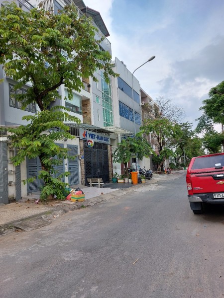 Bán nhà mặt tiền đường số 4A KDC Him Lam, quận 7, 4 lầu, giá bán 20,7 tỷ