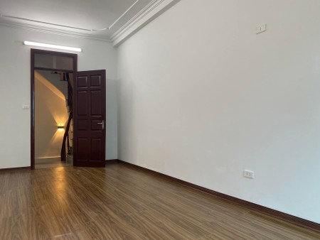 Bán nhà mặt phố Nguyễn Phúc Lai, Hoàng Cầu, DT 88m², MT 7m, giá bán 23,5 tỷ