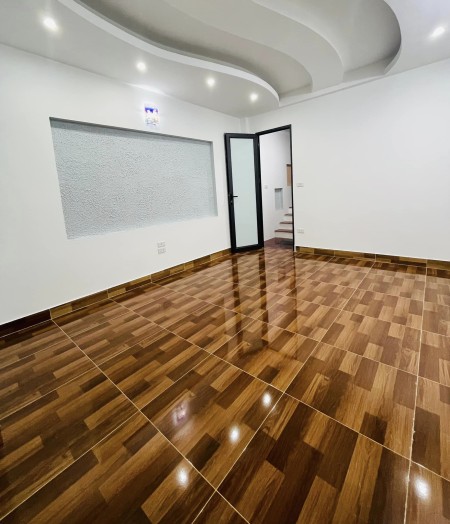 Bán nhà Hoàng Mai, ngõ thông 3 gác nhà đẹp vào ở luôn, dtsd 35m2, 5 tầng mt 5m, giá 4 tỷ