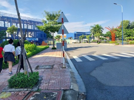 Nhà phố Thuận An, nhà phố Bình Chuẩn, Bình Dương khép kín mà chỉ có 3ty2, Gần Charm City ở ngã tư