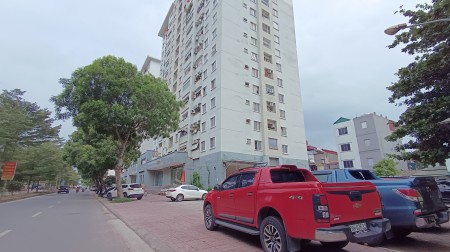 Bán đất lô góc ngay mặt phố Ngô Gia Tự, quận Long Biên, DT 100m²