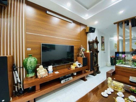 Bán nhà chính chủ Hoàng Mai, đầy đủ tiện ích tặng đầy đủ nội thất, giá chỉ 8,7 tỷ