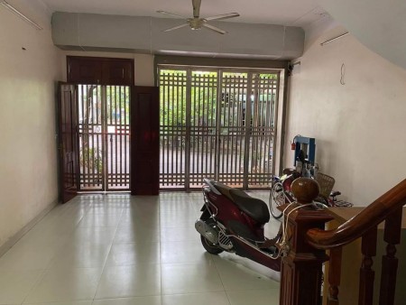 Cho thuê mặt bằng làm văn phòng đường Nguyễn Văn Lộc Hà Đông, S = 70m *3 tầng, giá 22tr