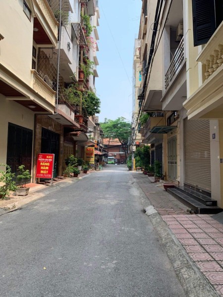Bán nhà Doãn Kế Thiện căn góc DT 200m² khu kinh doanh đỉnh