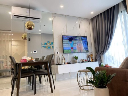 Đi công tác suốt k ở đến e muốn bán căn 2N+1VS FULLĐỒ DT 60m2 Gía 1.620 TỶ Vinhomes LH: 0967.947.193