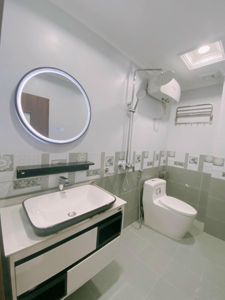 Bán nhà Ngọc Lâm, khu vực VIP, lô góc, nhà có thang máy gara, giá siêu rẻ
