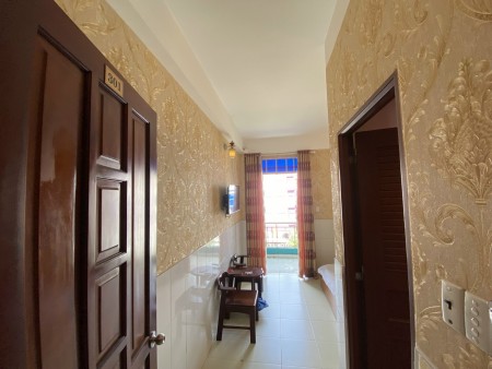 Cần sang nhượng lại khách sạn mặt tiền đường Phan Xích Long, Quận Phú Nhuận. 16 phòng 1sao
